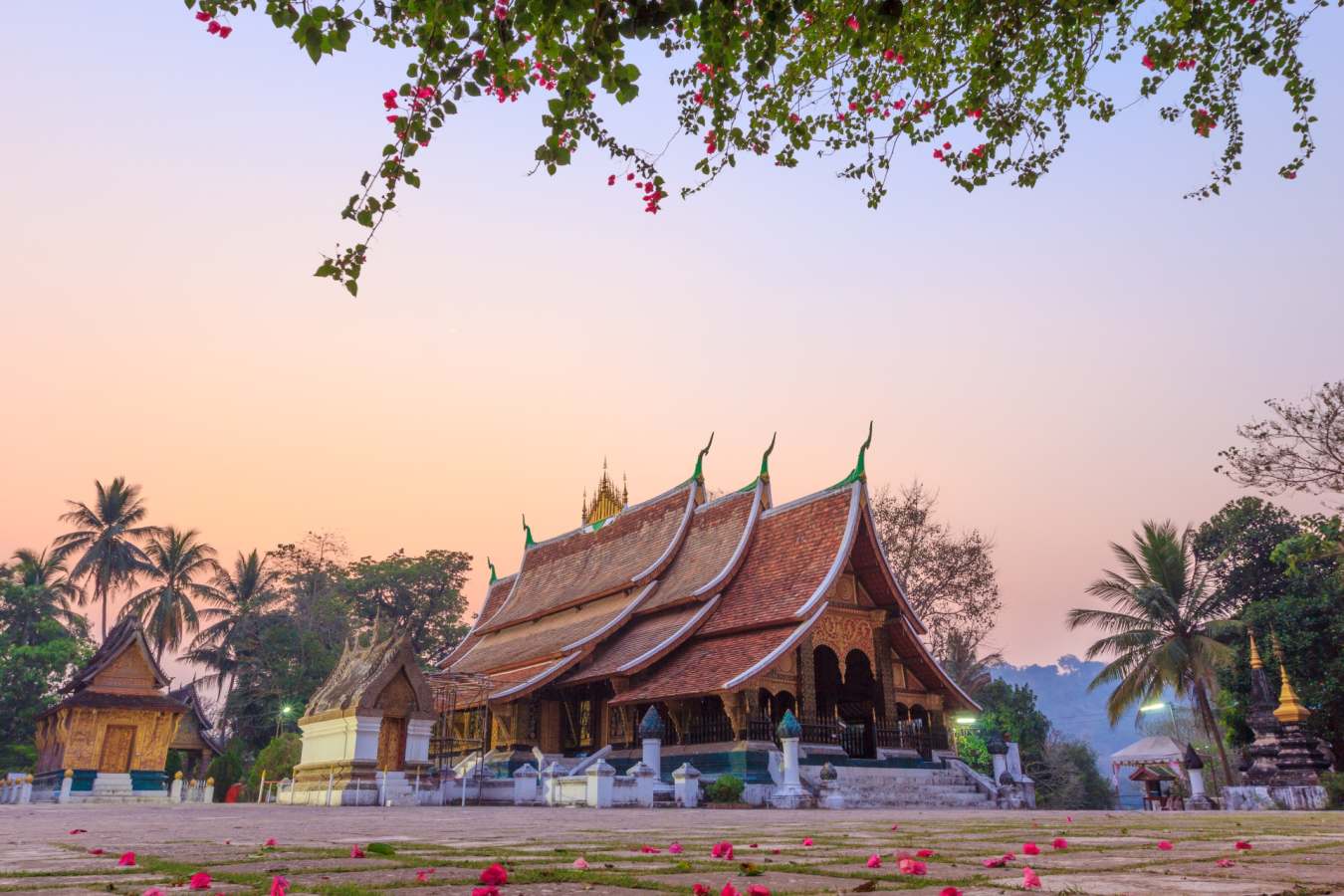Wat Xiengthong - Honeymoon to Indochina