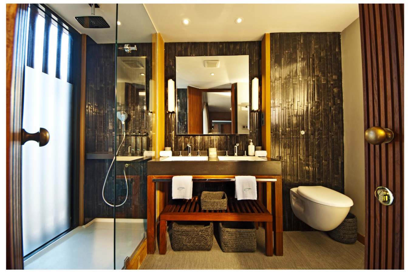 Aqua Mekong Bathroom - The Jewels of Cambodia