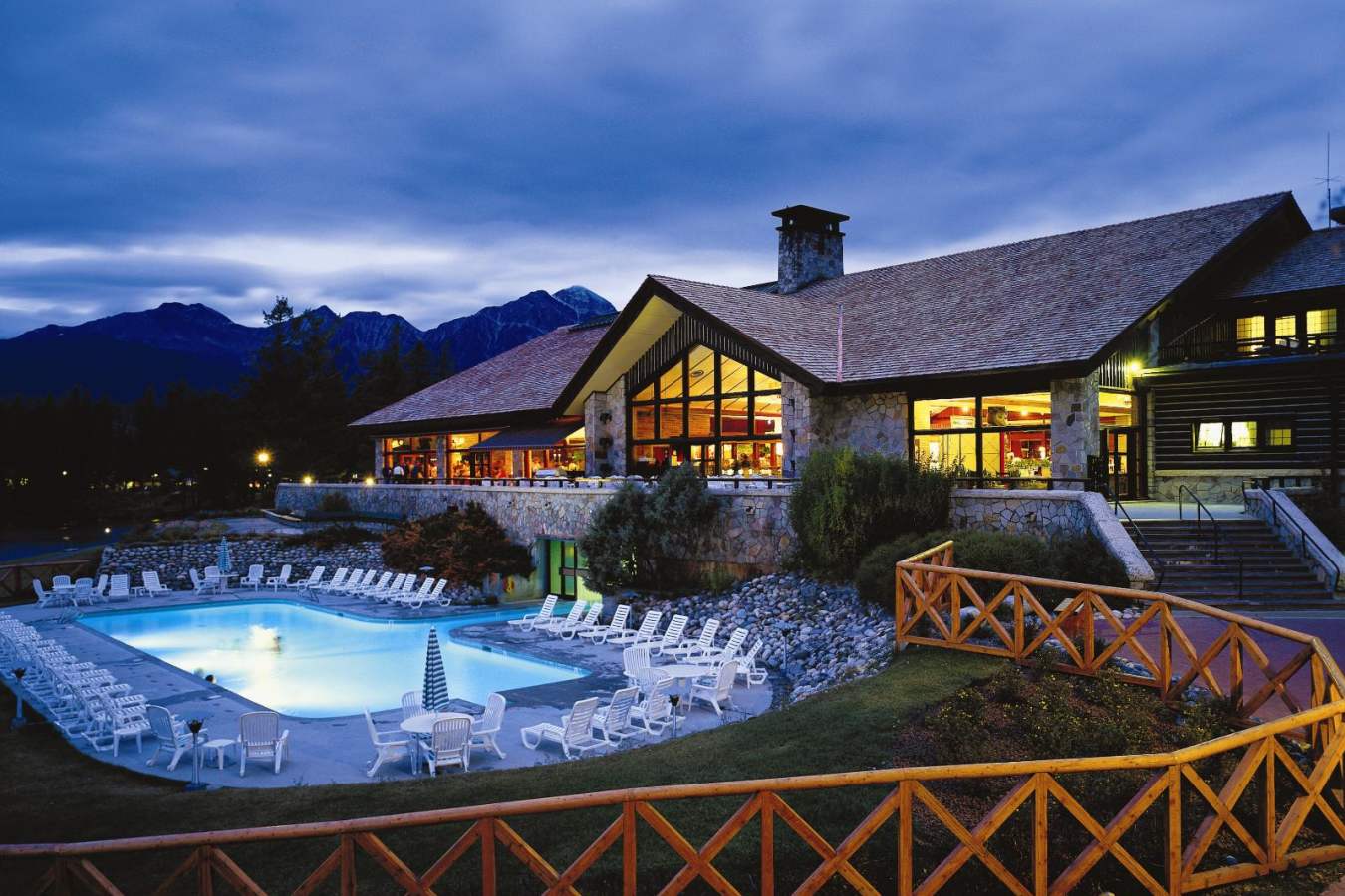Fairmont Jasper Park Lodge Exterior