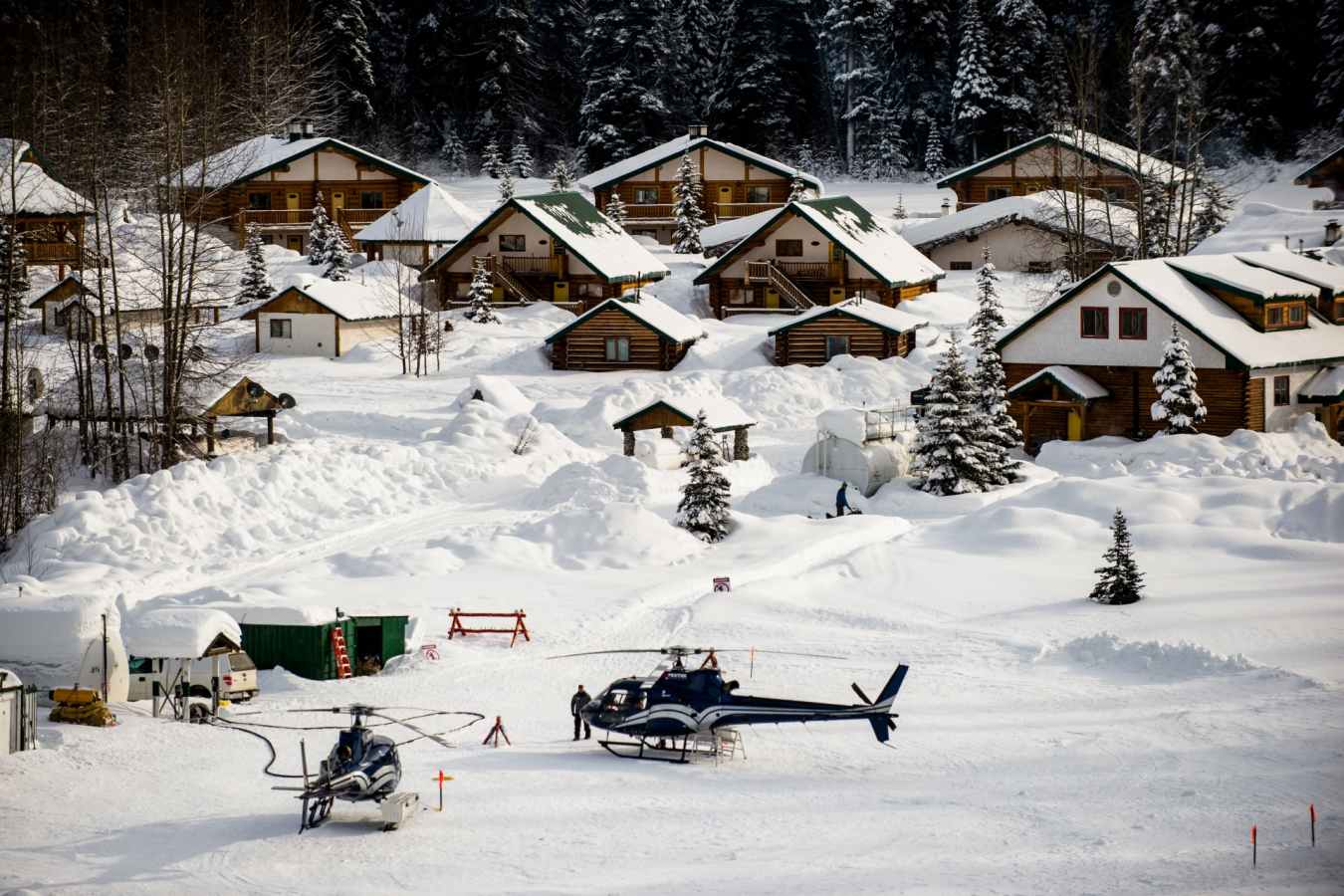 Bell 2 Lodge - Last Frontier Heliskiing 