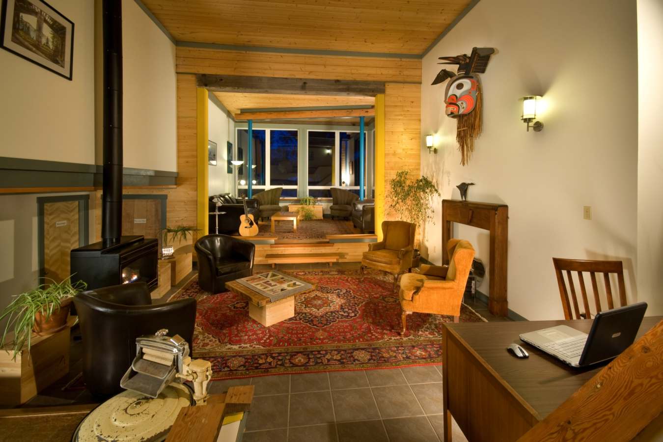 Ripley Creek Inn - Last Frontier Heliskiing 