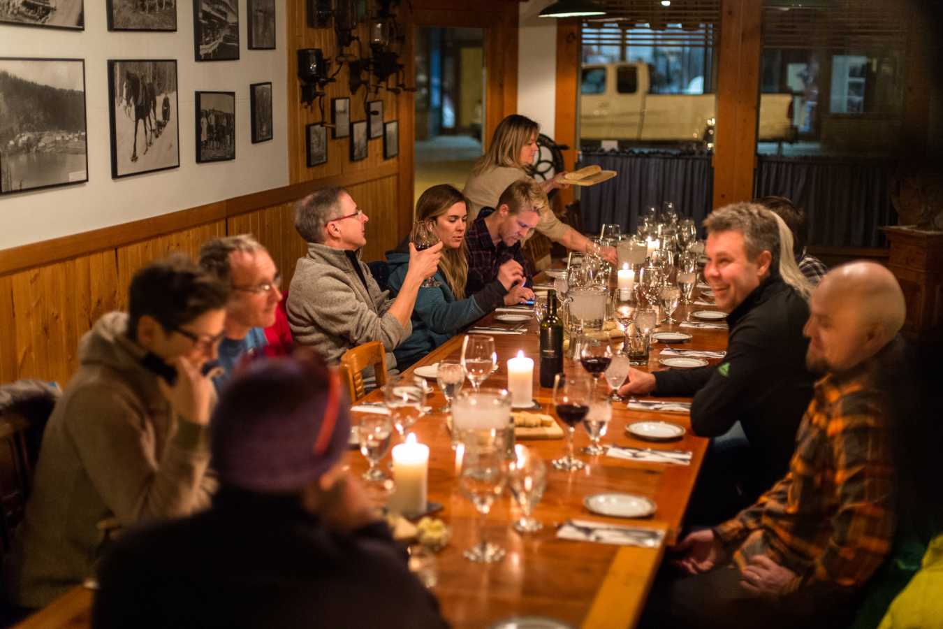 Ripley Creek Inn - Last Frontier Heliskiing 