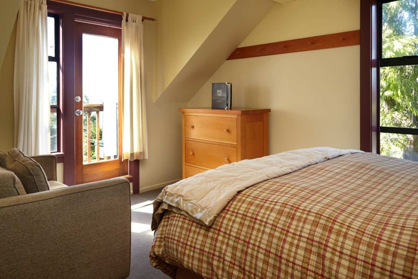 Guestroom - Middle Beach Lodge