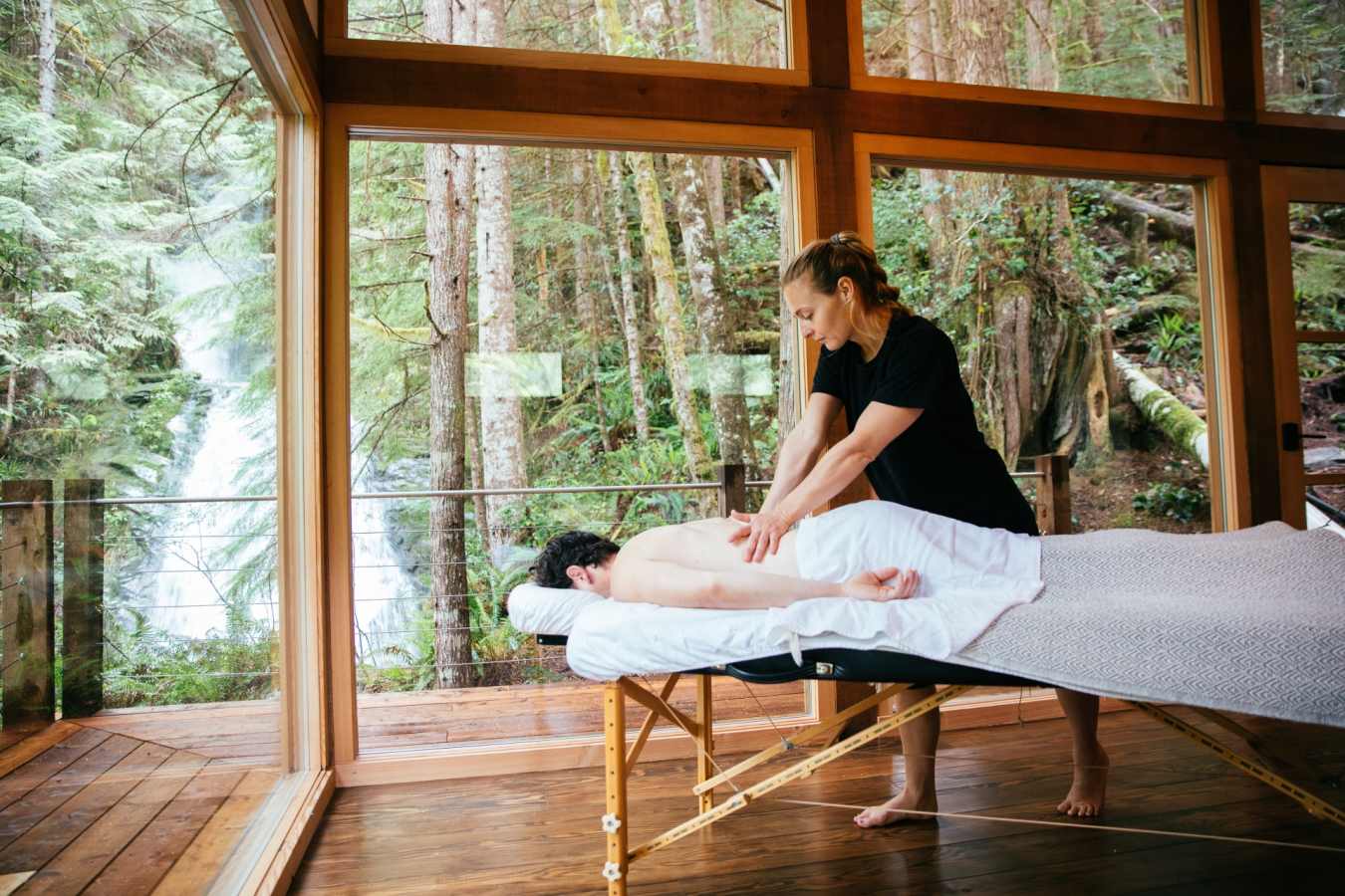 Massage in the treetops - Nimmo