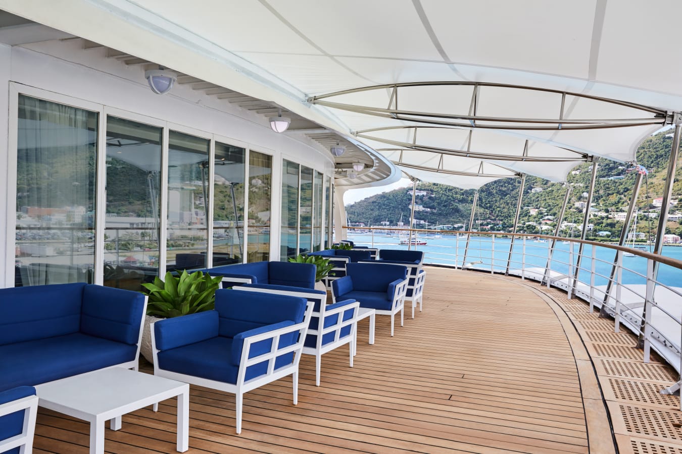 PanoramaLoungeOutside