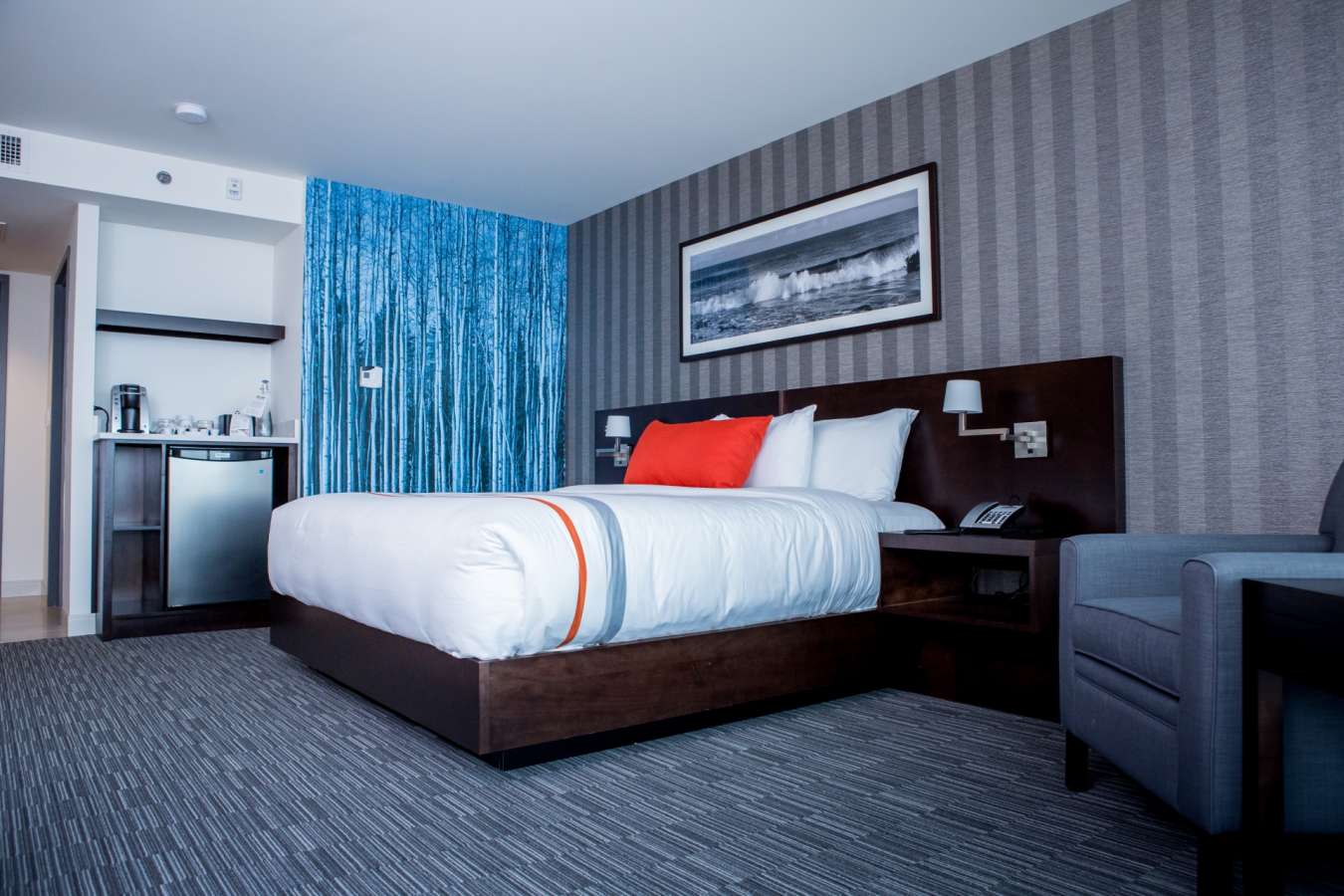 Guestroom - The Grand Winnipeg Airport Hotel