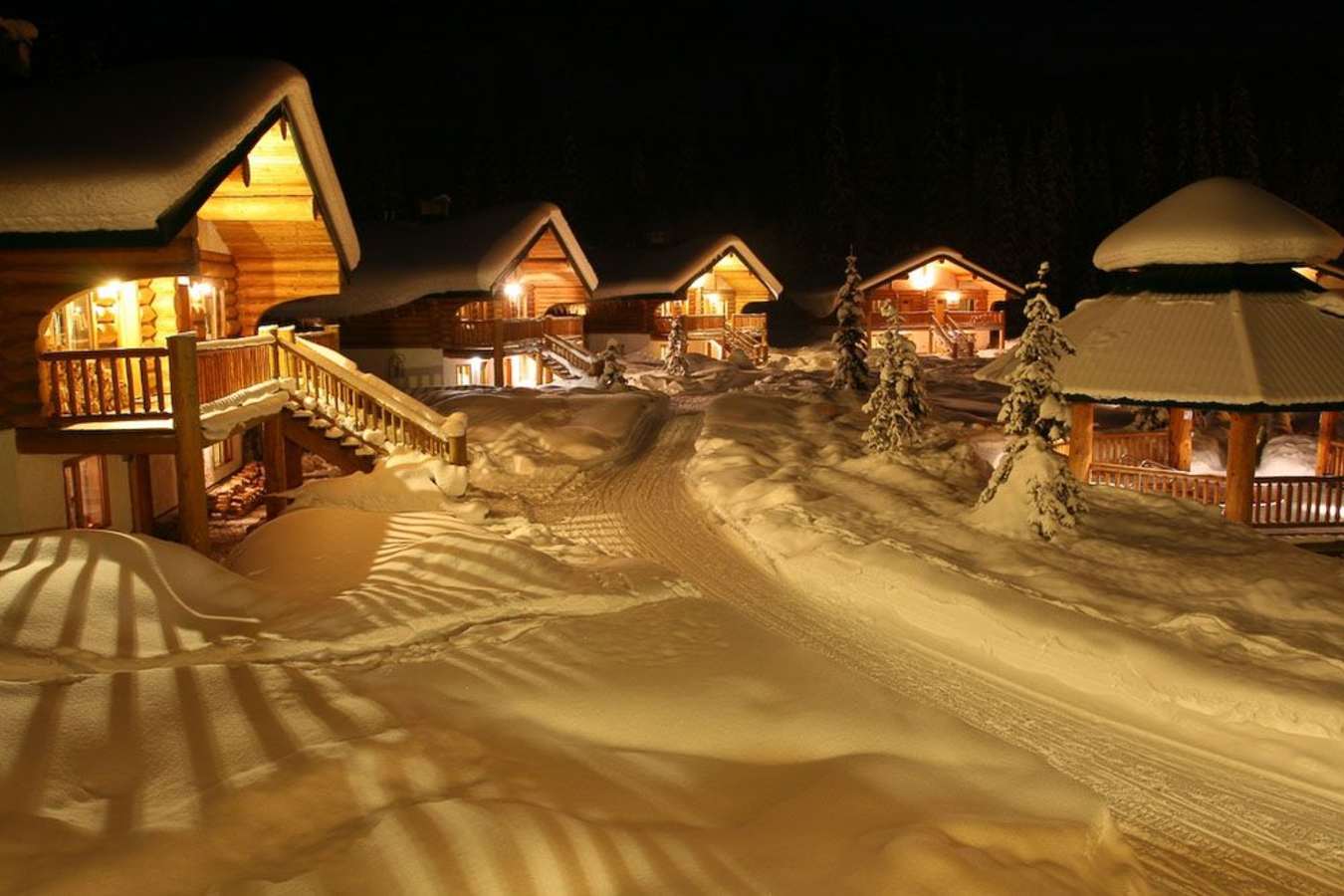 Bell 2 Lodge - Ski Canada Adventure