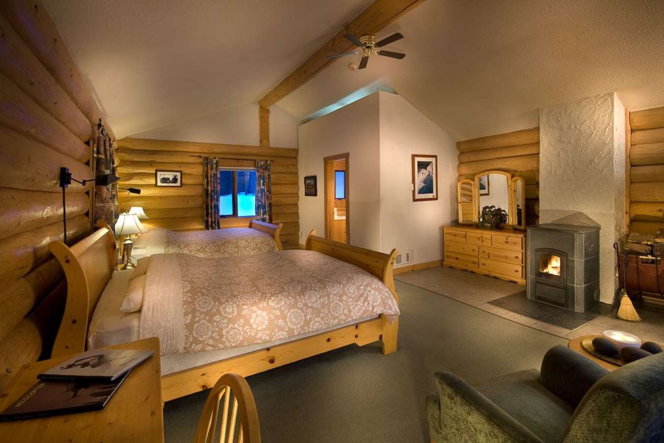 Bell 2 Lodge - Ski Canada Adventure