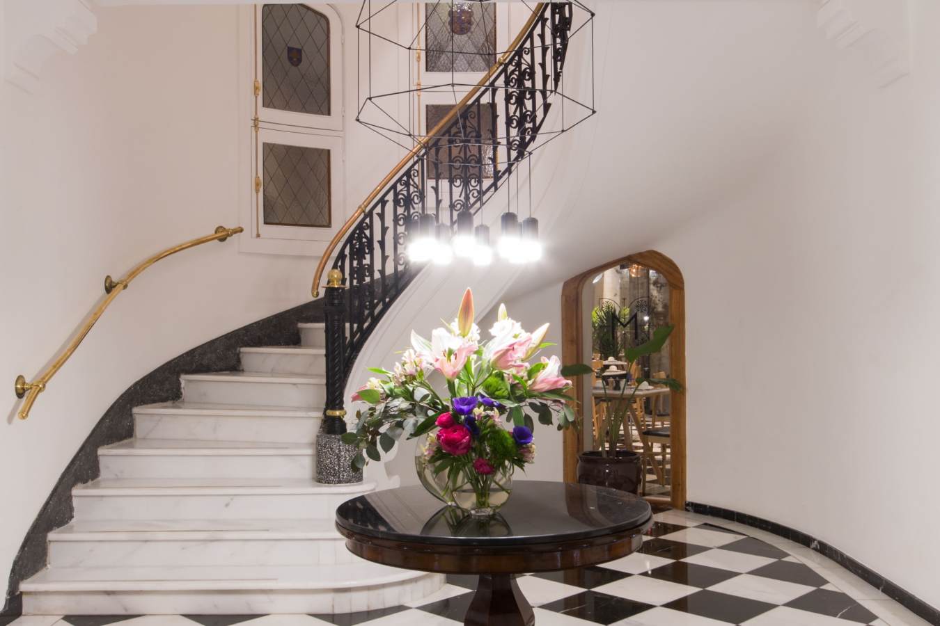 Original feature staircase - Hotel Magnolia 