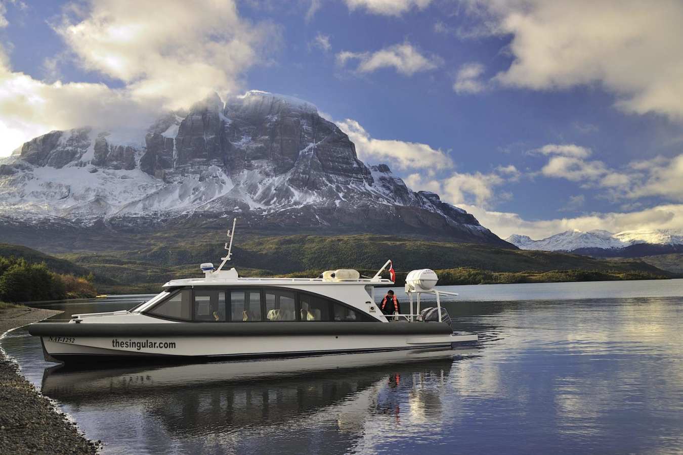 The private motorboat - The Singular Patagonia