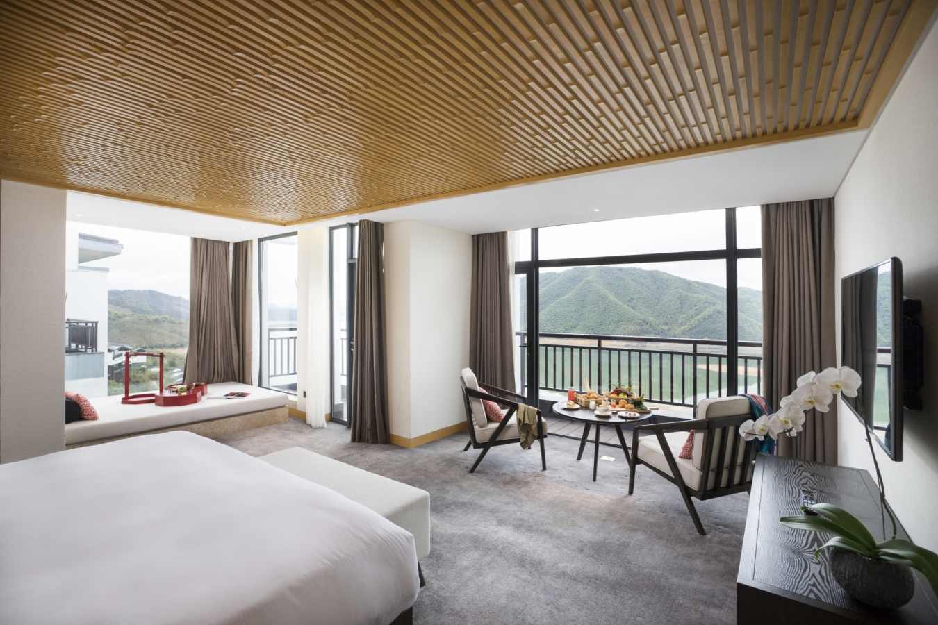 Upper Lake View Room