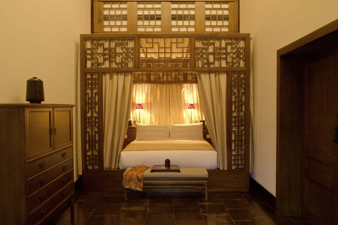 Deluxe Suite Bedroom - The Aman Summer Palace Beijing