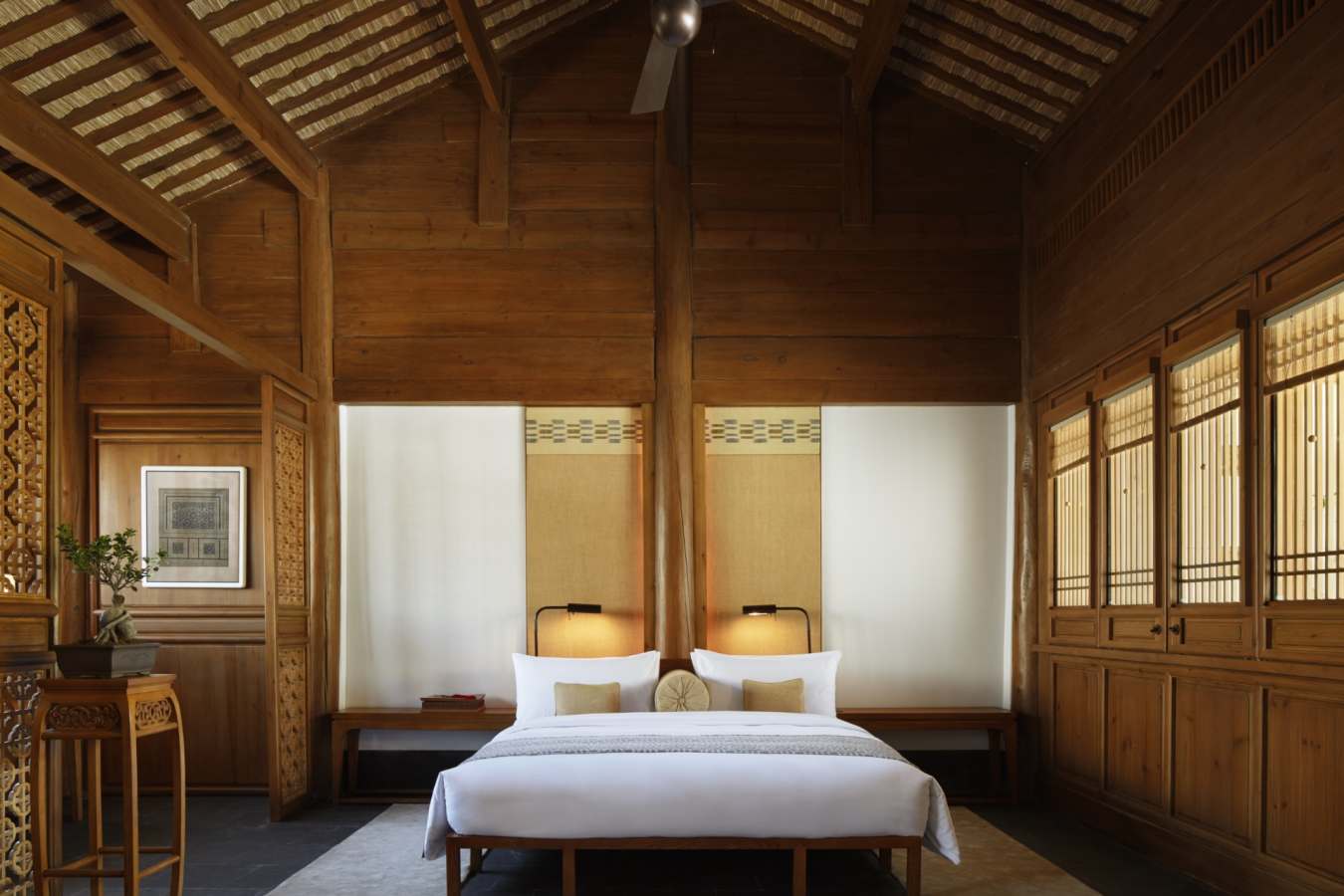 Deluxe Suite Bedroom - Amandayan