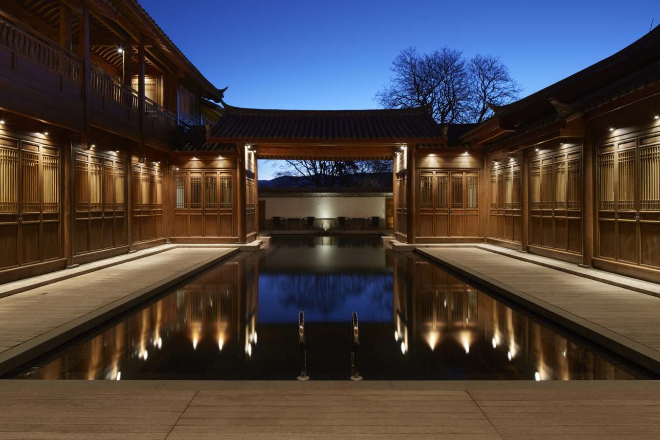Pool by night - Amandayan