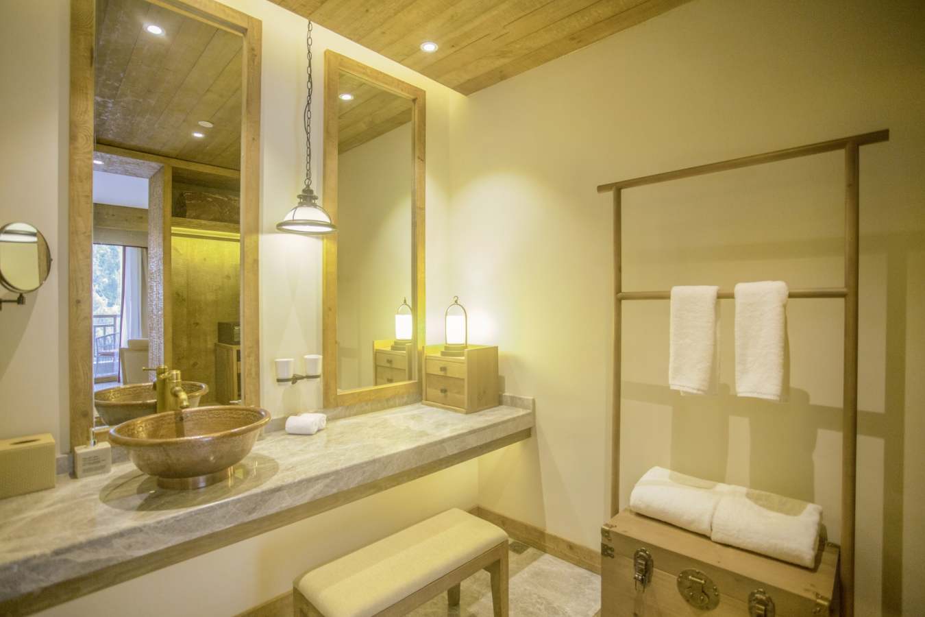 Superior Twin Room Bathroom - LUX Benzilan
