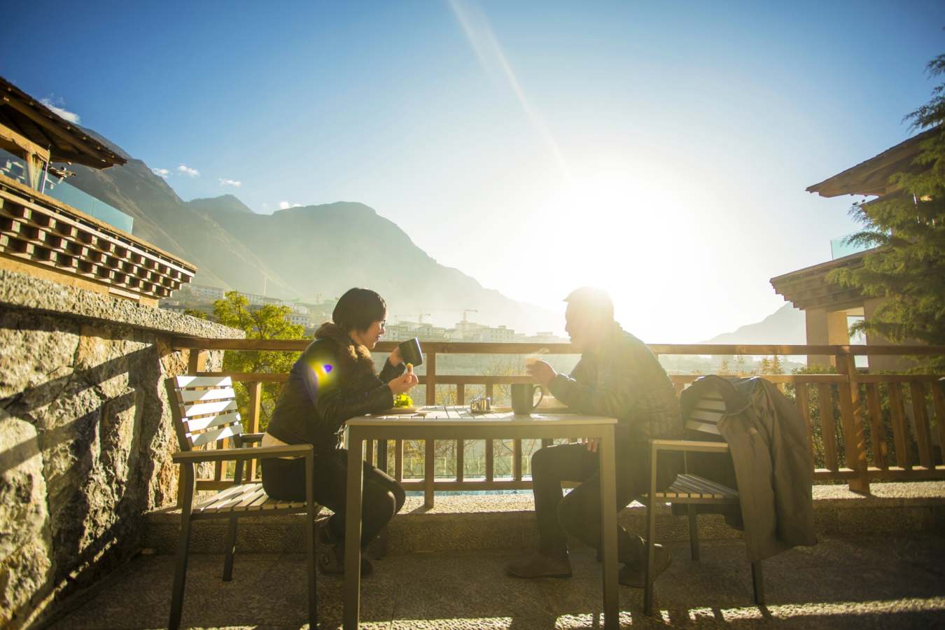 Outdoor Dining - LUX Benzilan