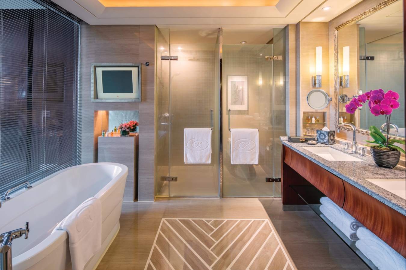 Executive Suite Bathroom - Regent Beijing