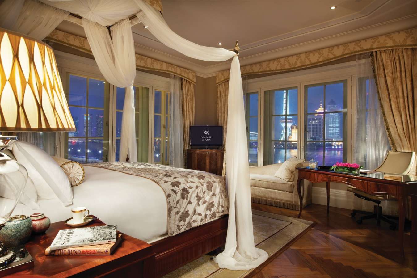 Waldorf Deluxe River Suite - Waldorf Astoria Shanghai