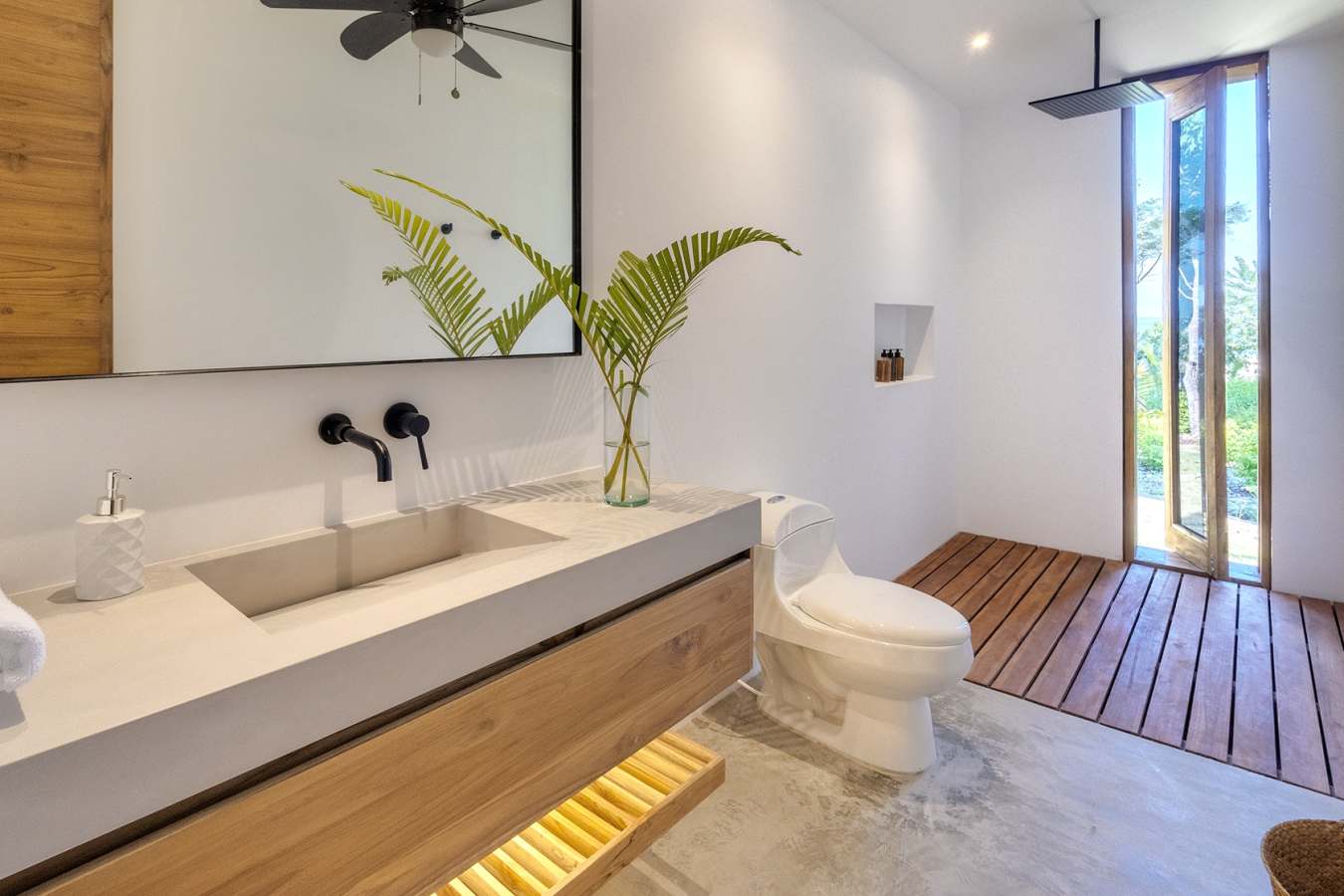Ensuite Bathroom - Casa Letty