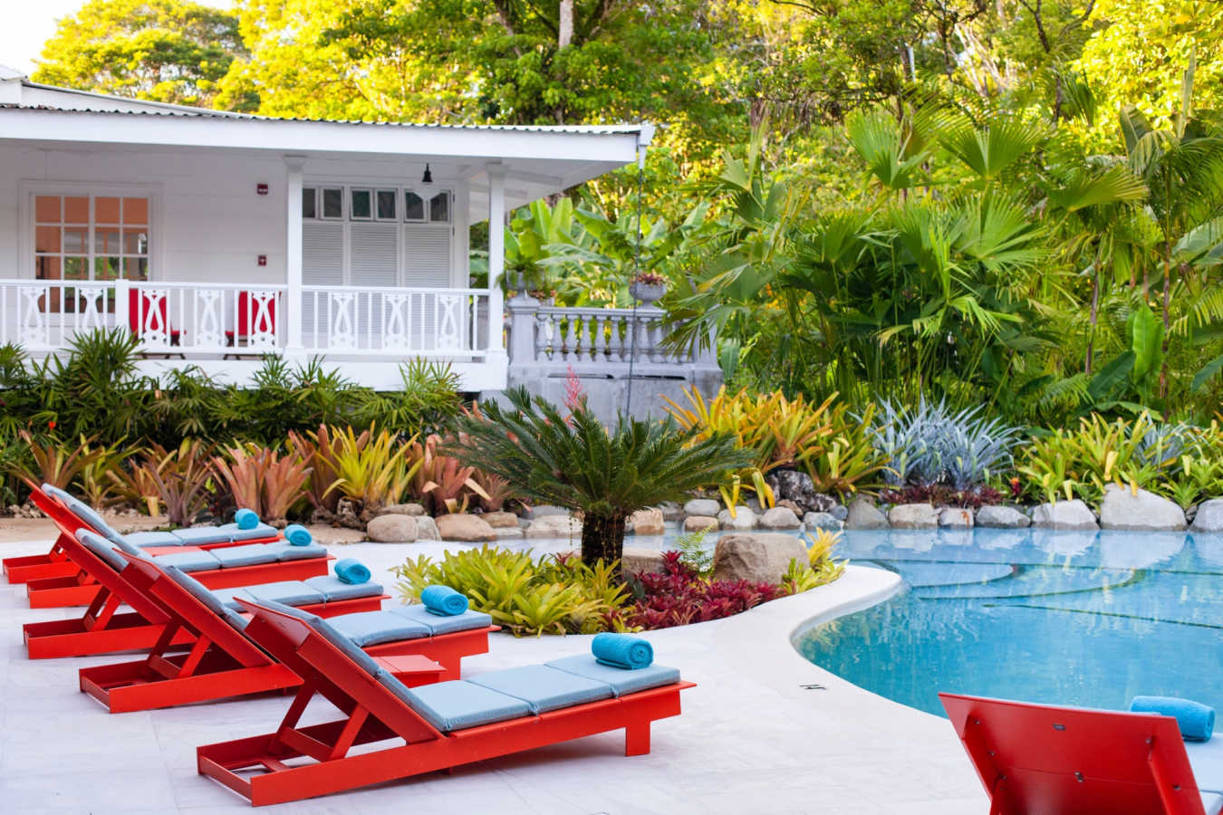 Poolside loungers - Aguas Claras 