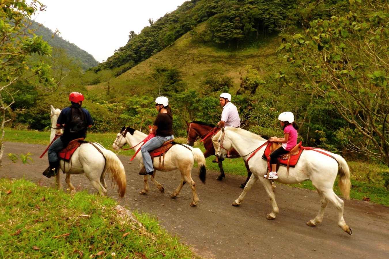 Horseback riding - El Silencio Lodge