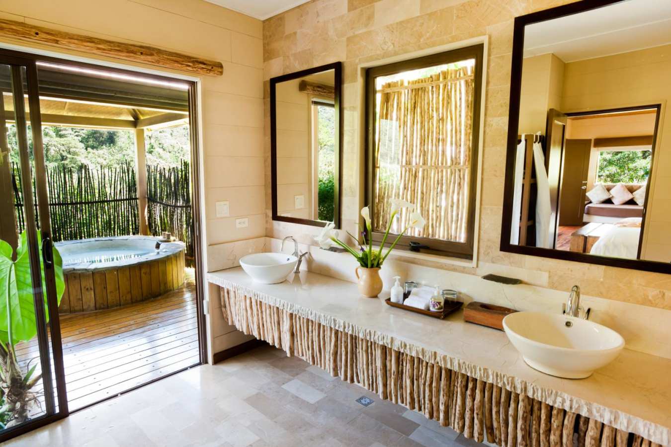 Suite bathroom - El Silencio Lodge
