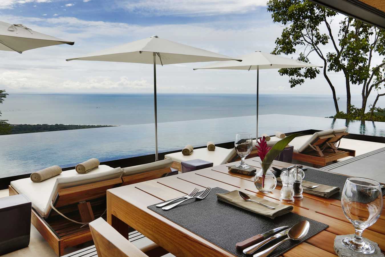 Oceanfront restaurant - Kura Design Villas