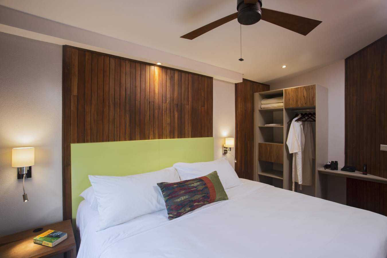 Contemporary interiors - Senda Monteverde