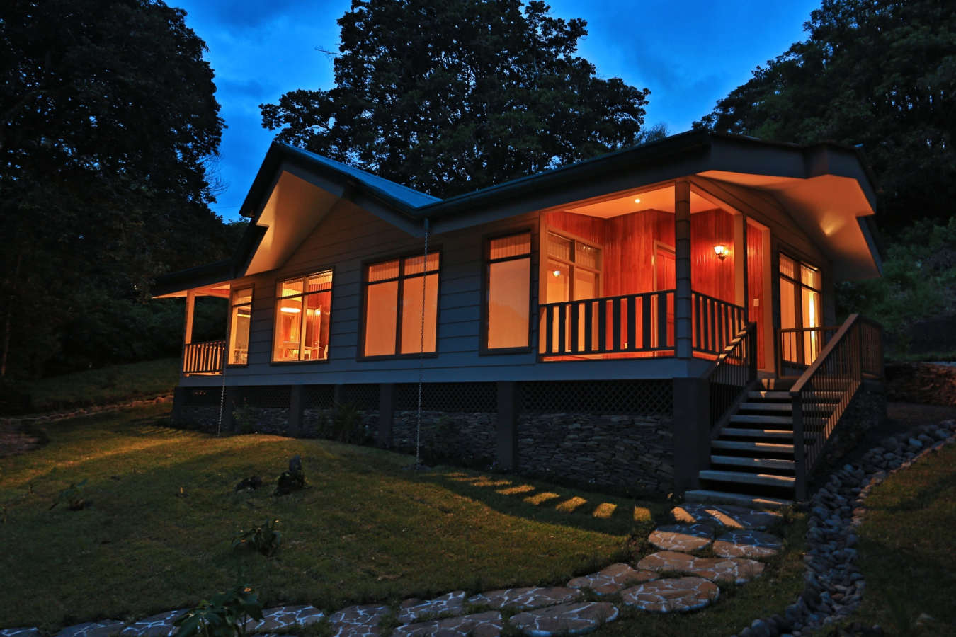 Casitas at night - Senda Monteverde
