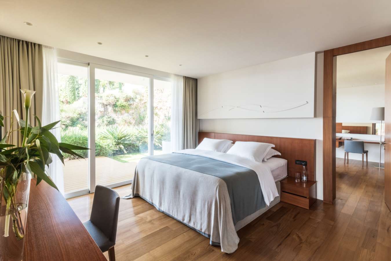 Suite bedroom
