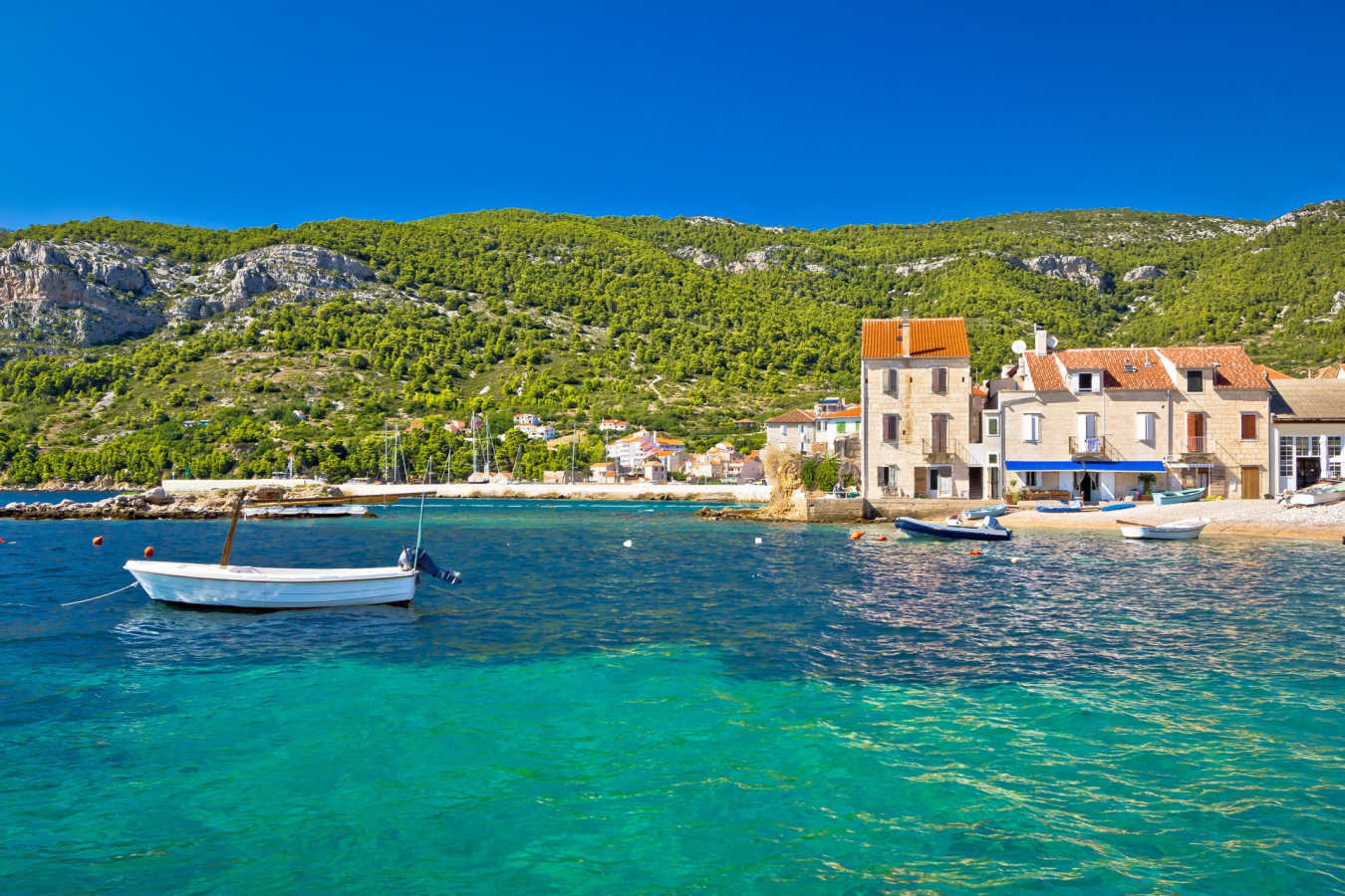 Komiza - Discover Dalmatia by private yacht