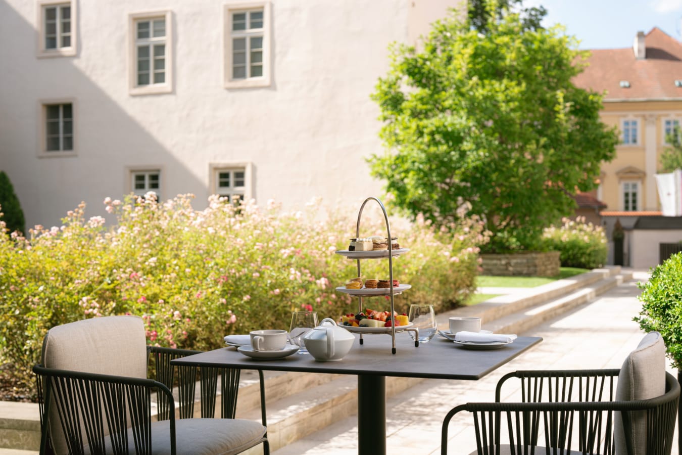 Mandarin Oriental Prague - afternoon tea 