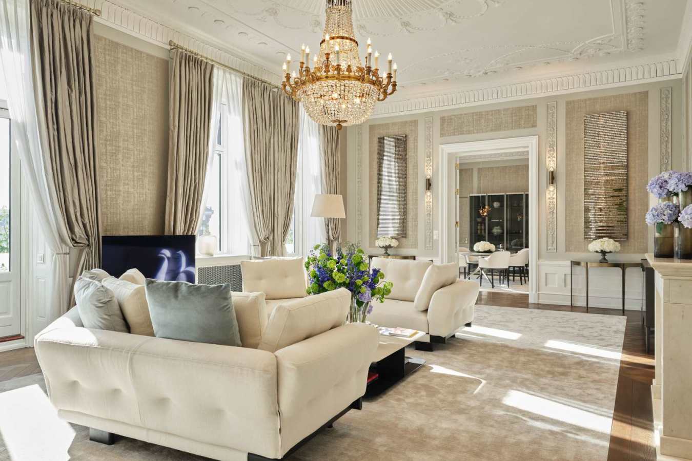 Royal Suite Living Room 