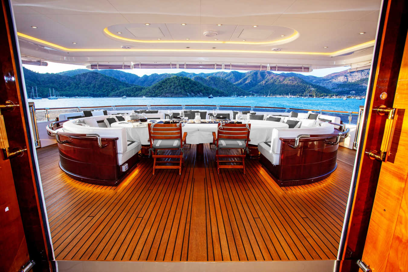 Aqua Mare Exterior Al Fresco Dining Area