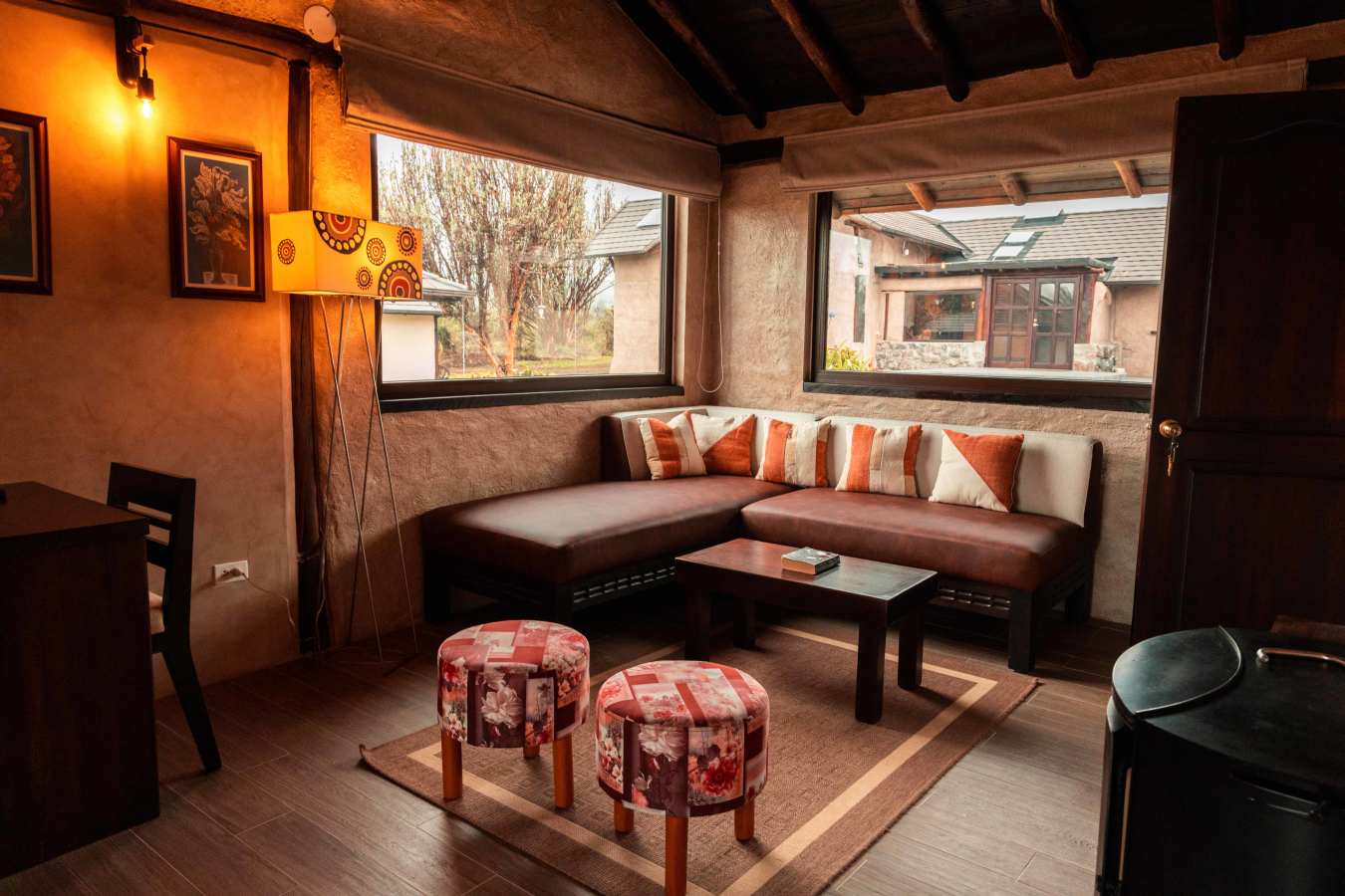 SUITE DELUXE SEATING AREA 