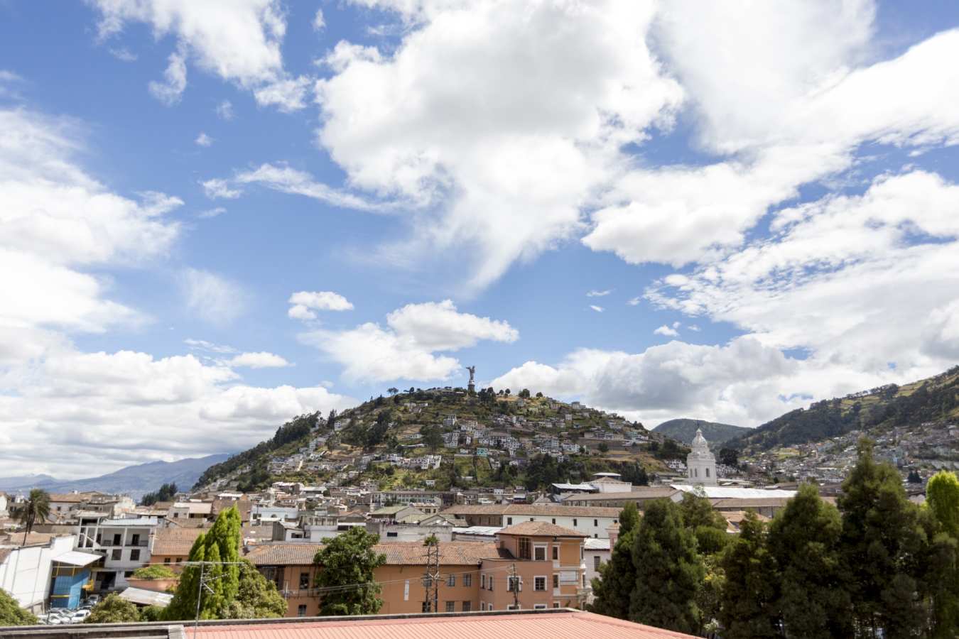 Panecillo Hill views - Illa Experience Hotel