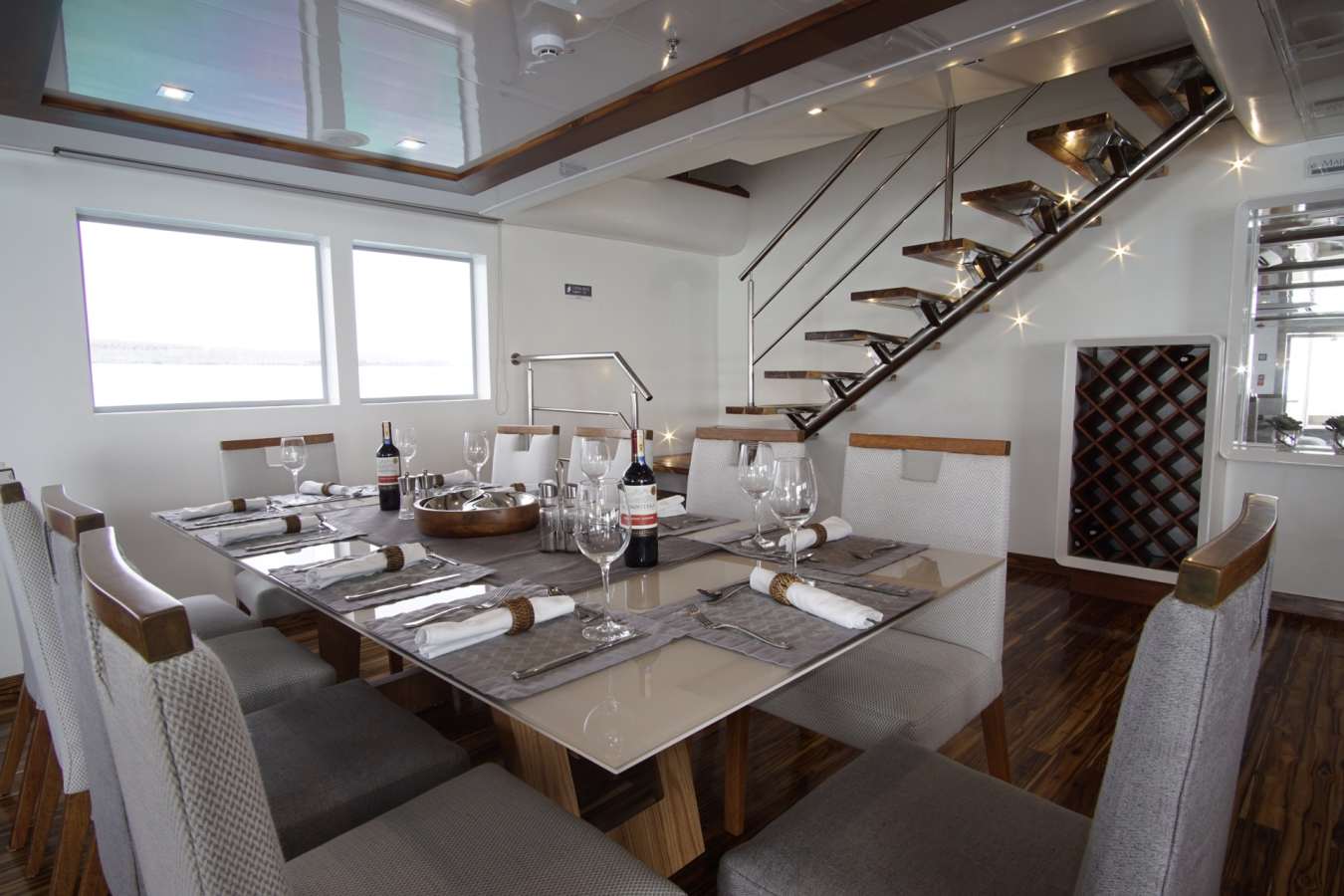 Infinity Yacht Dining