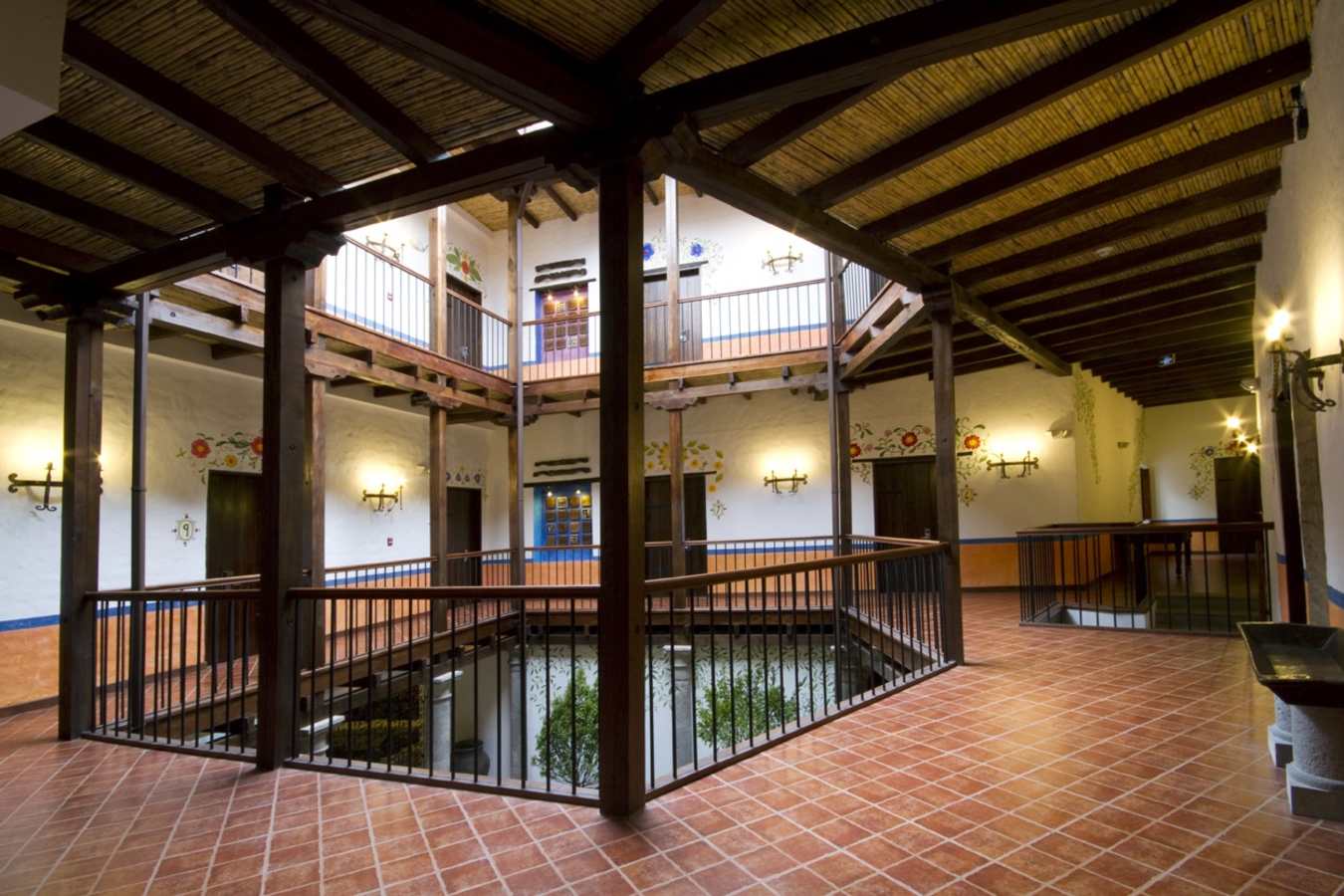 Interior courtyard - Casona de La Ronda
