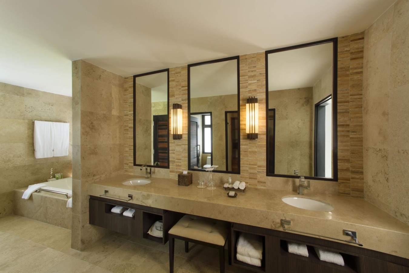 Terrace Room bathroom - Pikaia Lodge