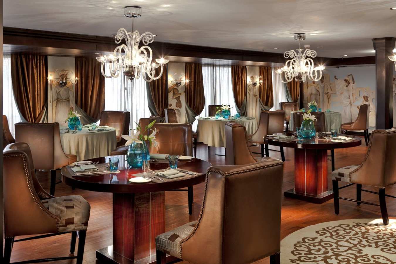 Dining Room - Sanctuary Sun Boat IV