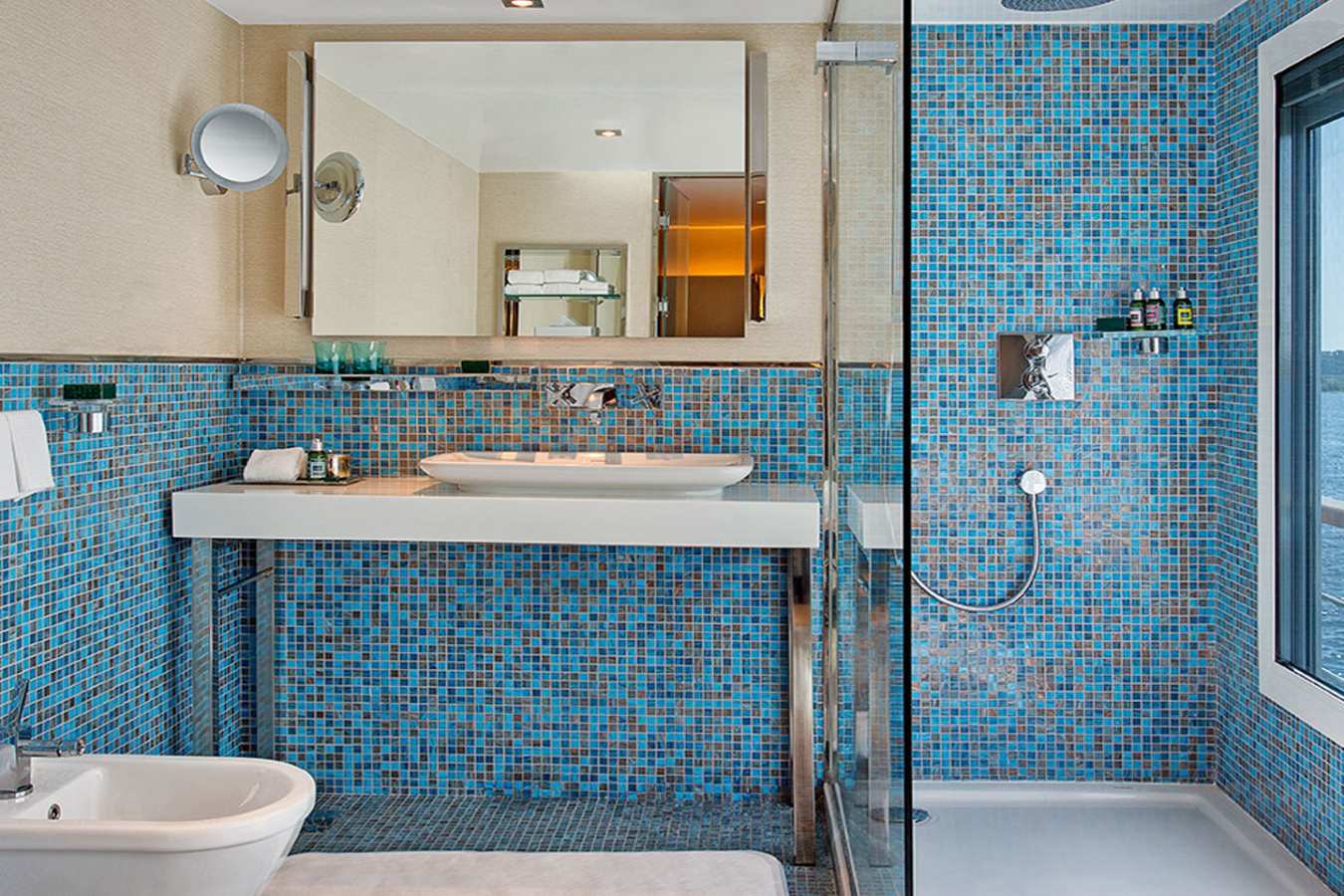 Luxury Cabin Bathroom - The Oberoi Philae