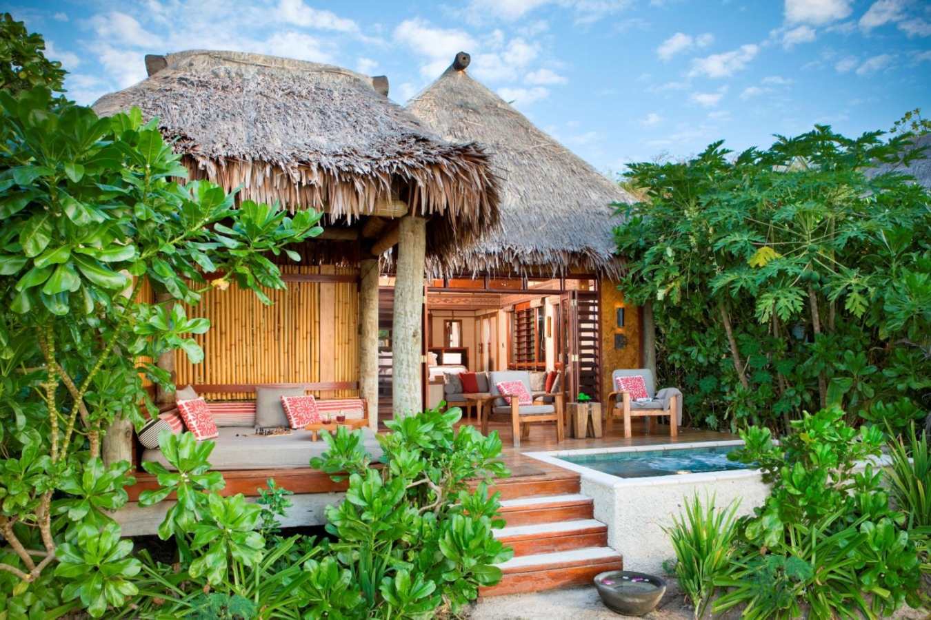 Beachfront Bures - Likuliku Lagoon Resort