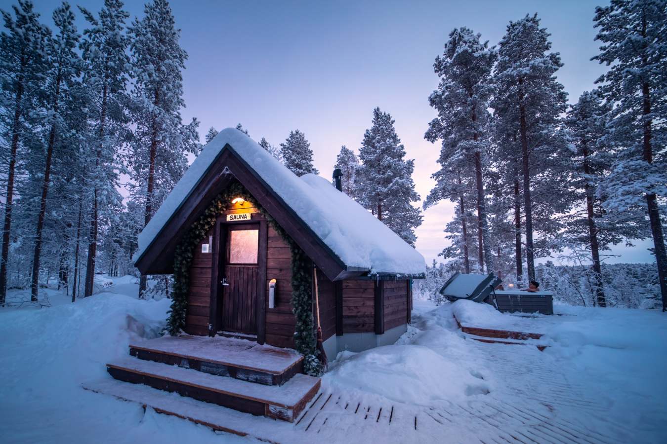 Sauna cabin with outdoor jacuzzi
