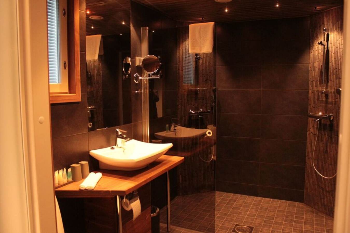 Junior Suite Bathroom - Beana Laponia