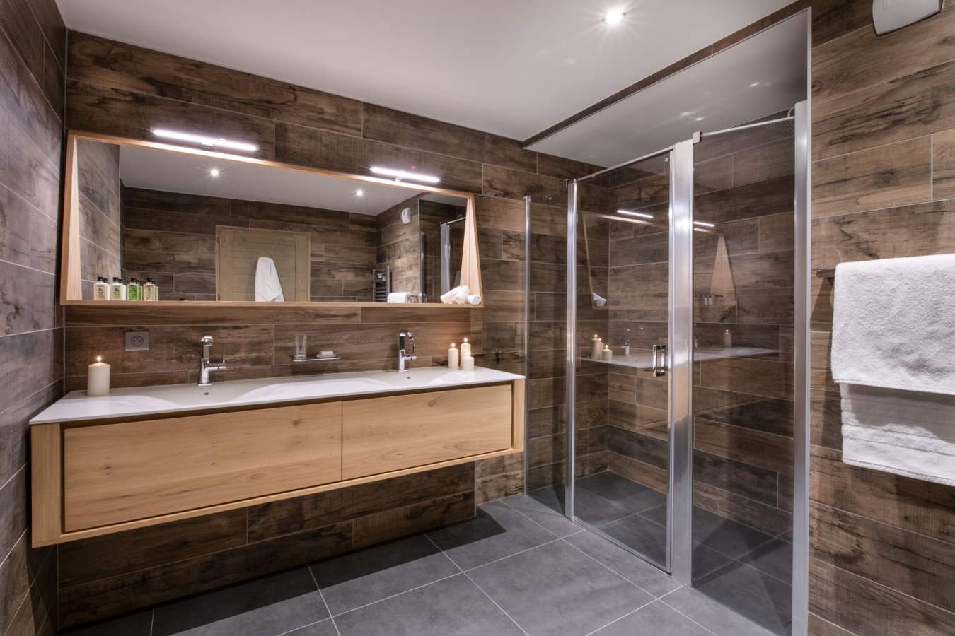 Mammoth Lodge - En-suite Bathroom 