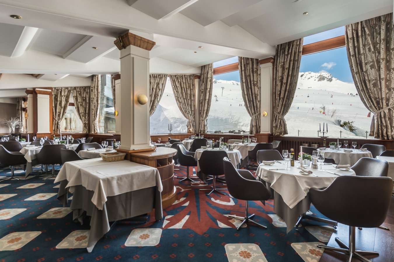 Restaurant View Of The Slopes