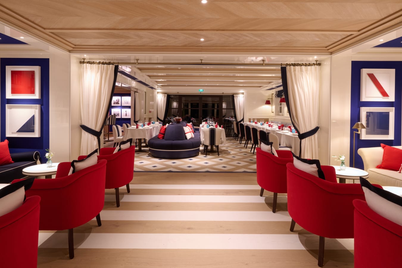 AREV Entrance by night 