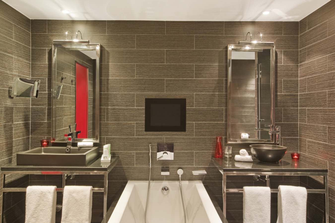 Suite Bathroom - Avenue Lodge