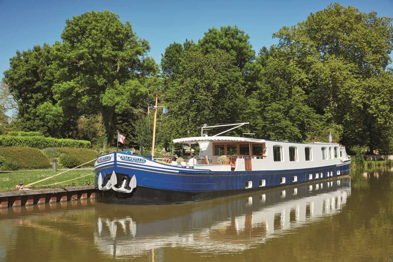 Amaryllis - Belmnond Afloat in France