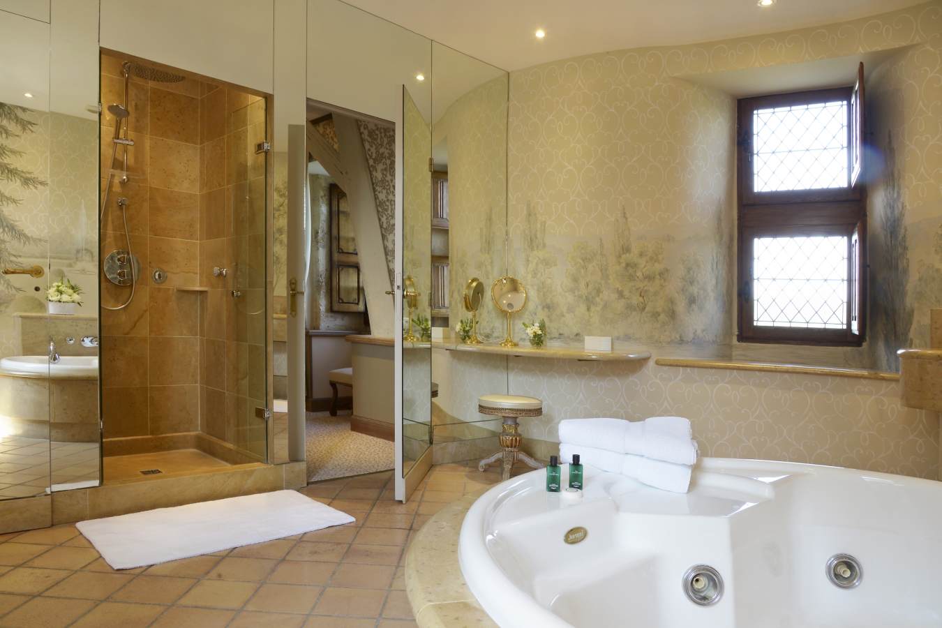 La Tour bathroom - Chateau de la Treyne